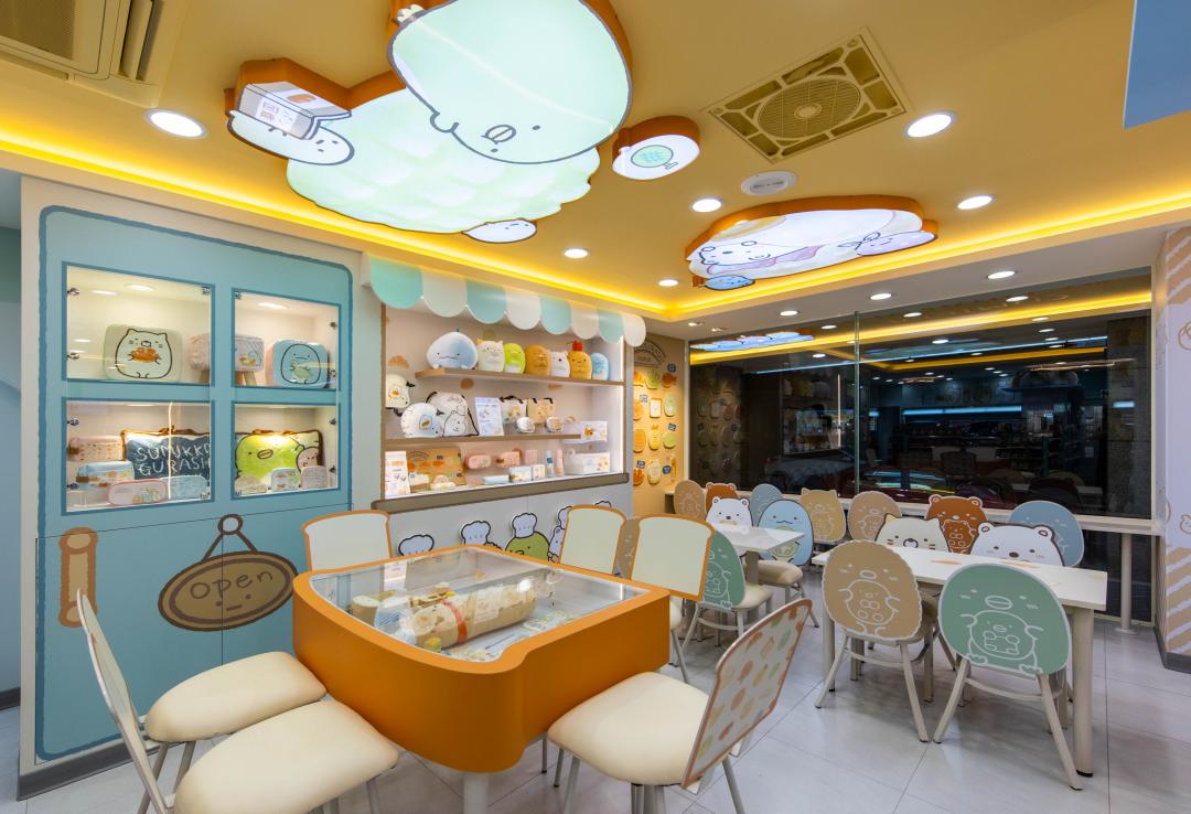 7-Eleven sumikko gurashi store dining area