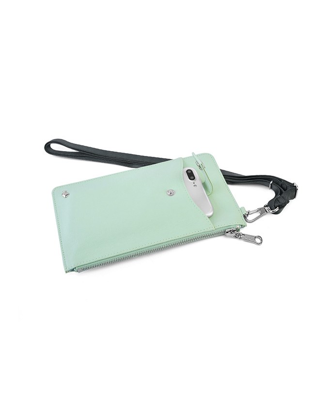 Porter wristlet back view with phone