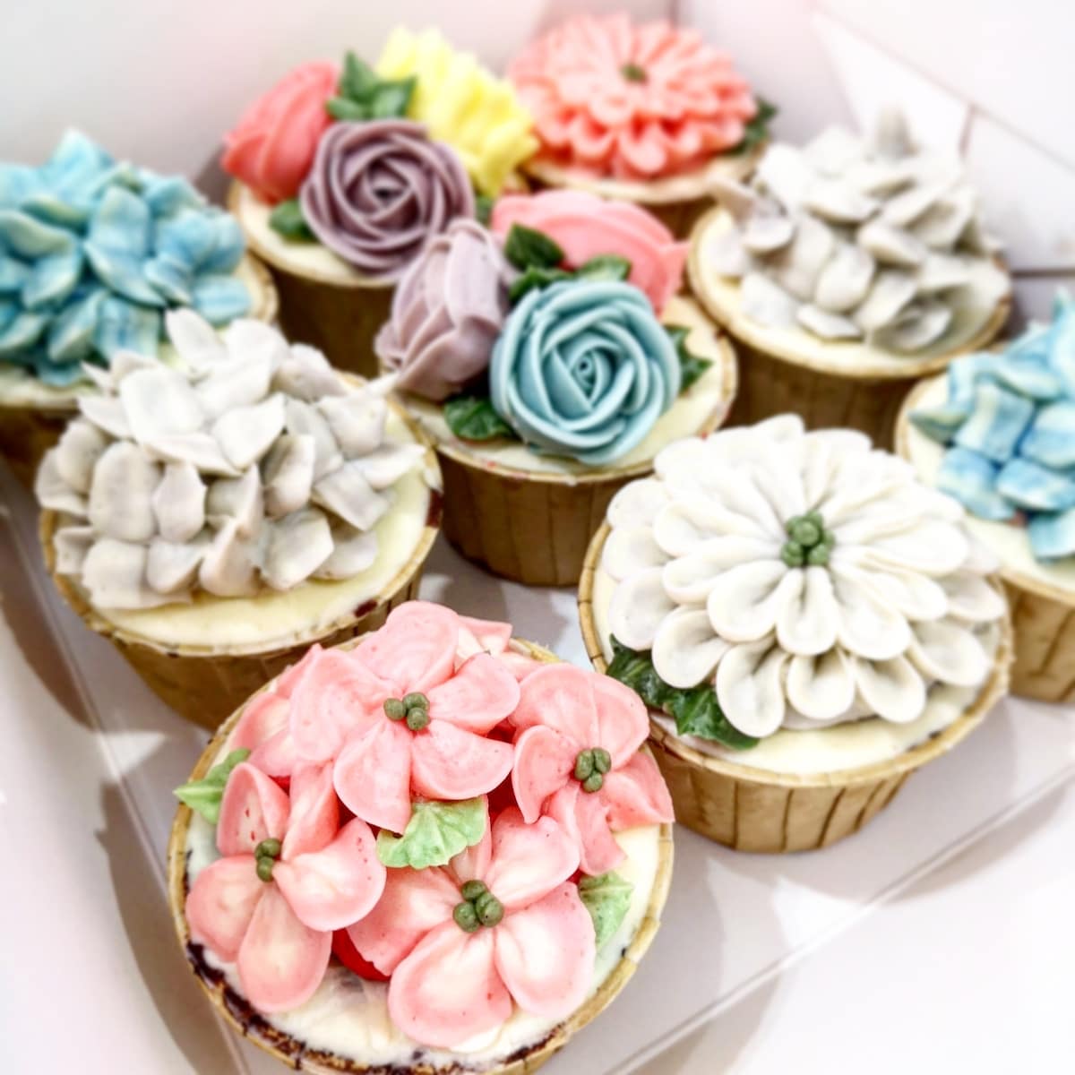 nanatang Korean Beanpaste Floral Cupcakes