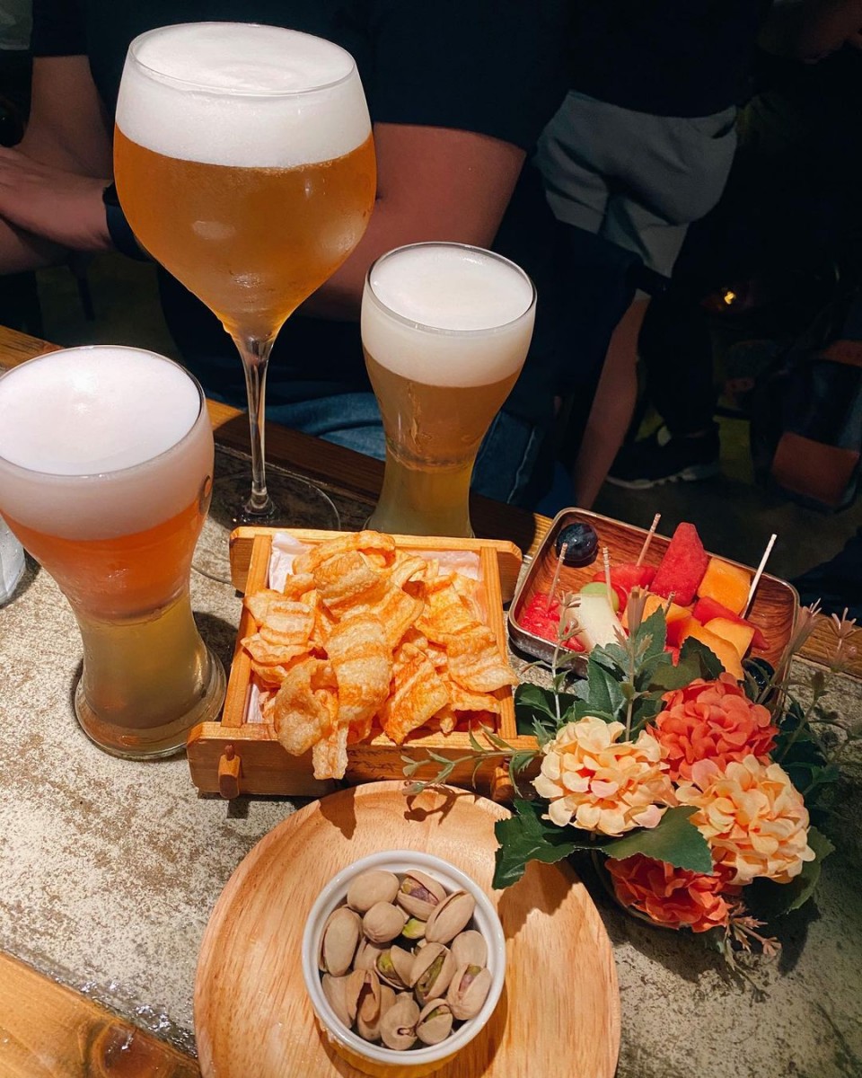 Kream Beer drinks and snacks
