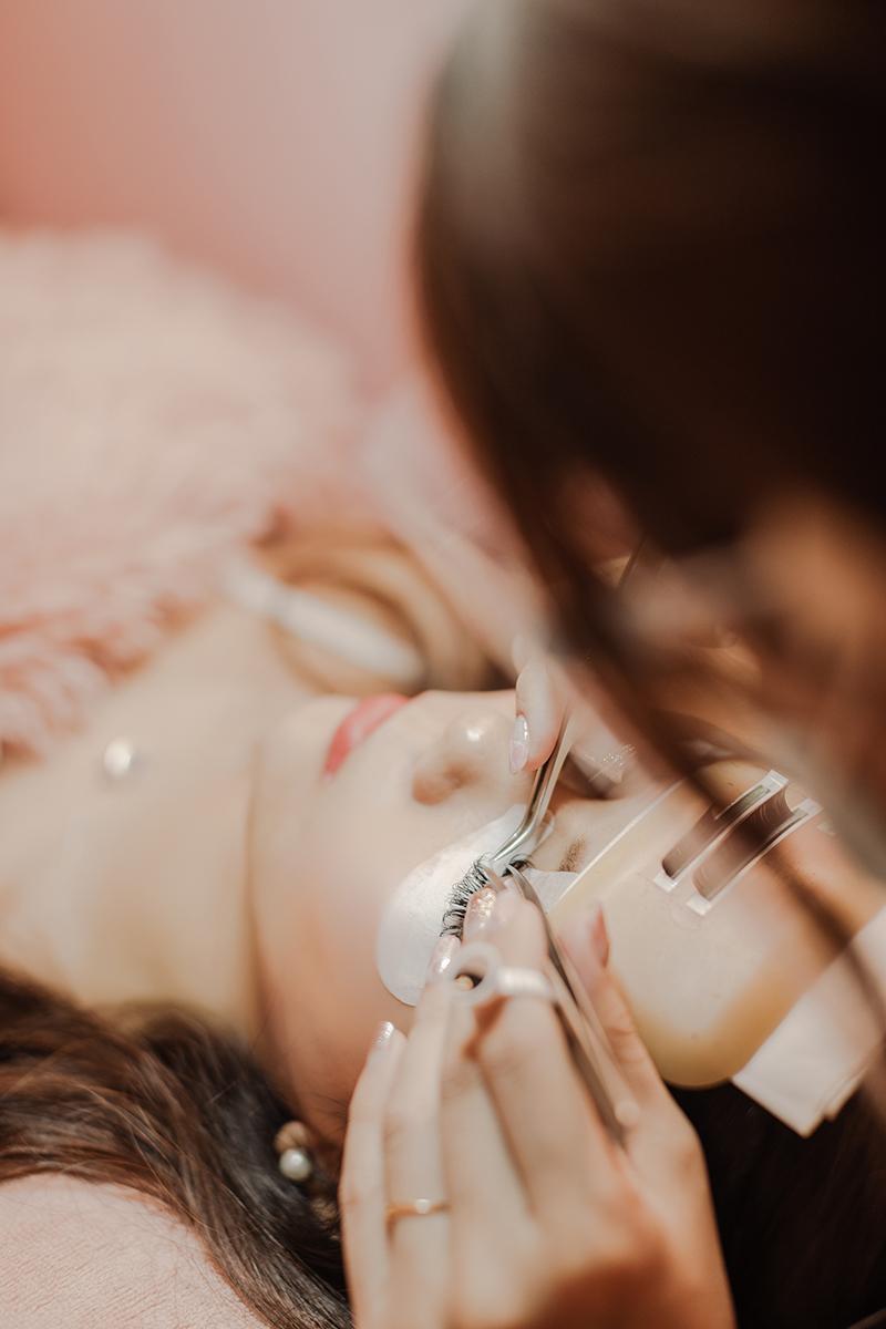 Dlashsg eyelash extension service