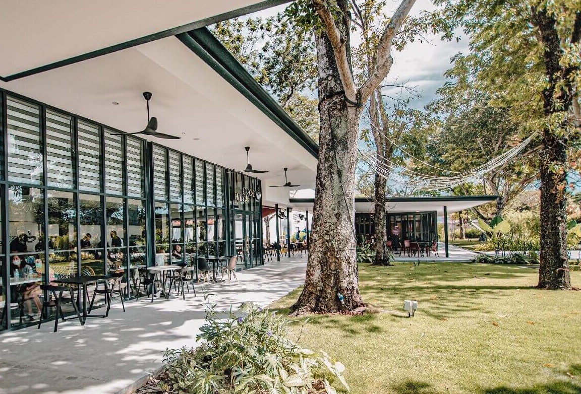 HUB & SPOKE Café exterior