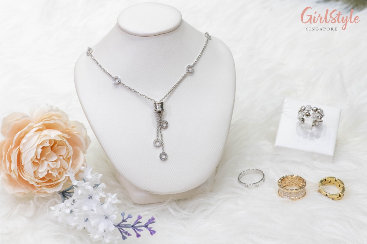 Maxi-Cash branded jewellery