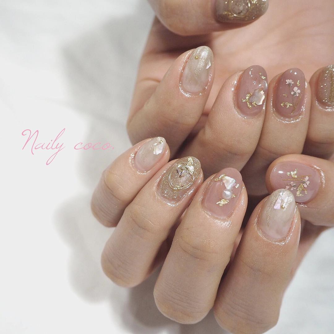 dark beige milk tea nail art