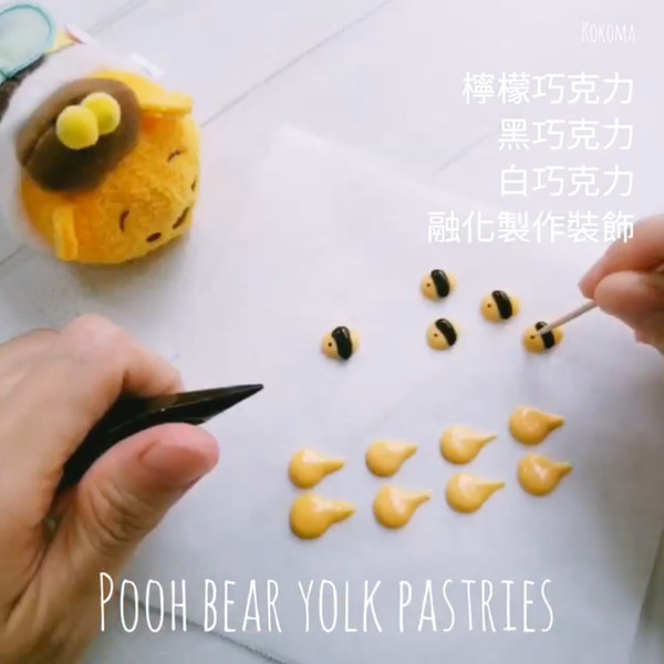 decorating winnie the pooh salted egg yolk pastry