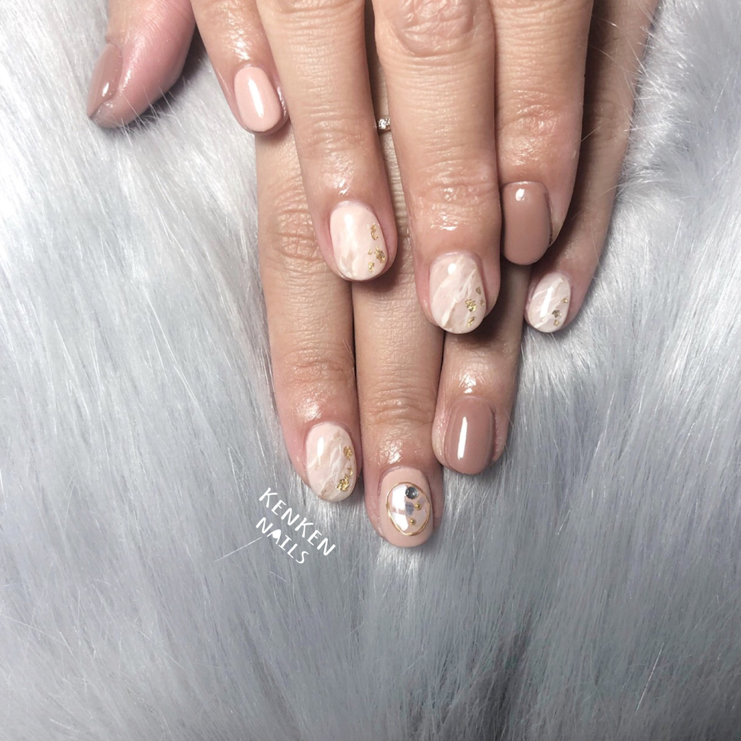 milk tea nail art with gold glitter