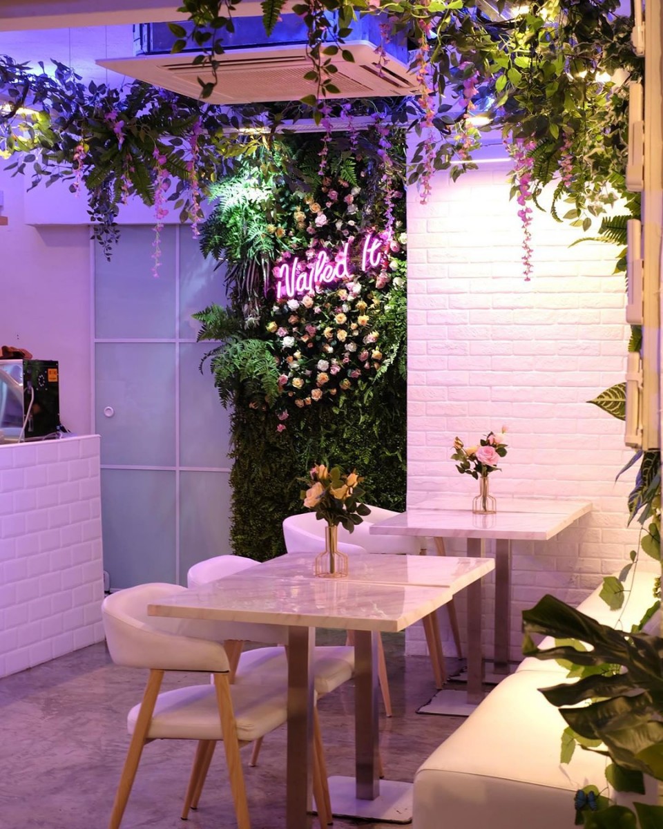 Wan Wan Thai Cafe seating area