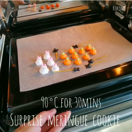 piglet, pumpkin and bat meringues
