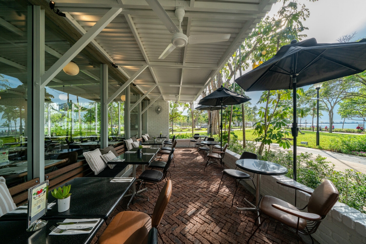 Outdoor seating at PS. Cafe East Coast Park