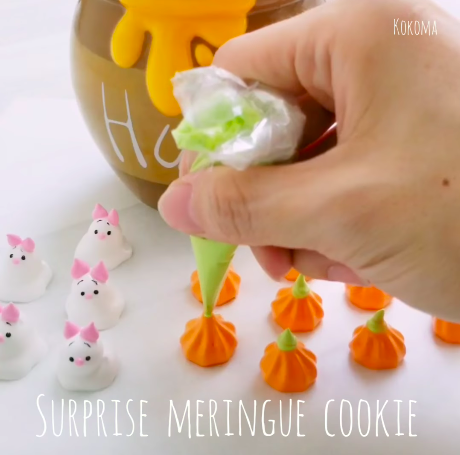 piping piglet, pumpkin and bat meringues