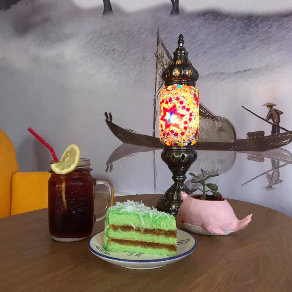 cakes and drinks at sweetea caffe