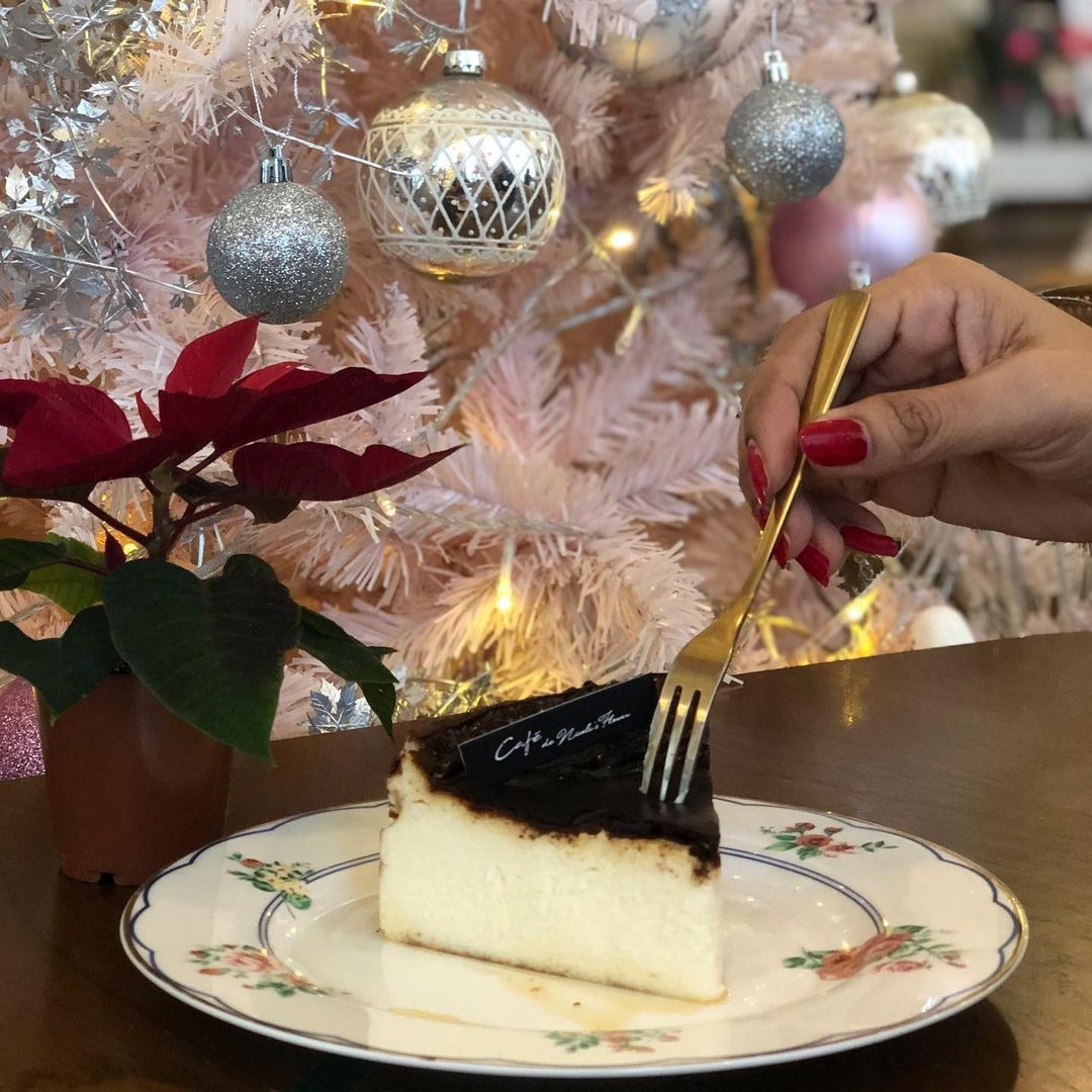 Cafe de Nicole's Flower Christmas decor 2020 Singapore