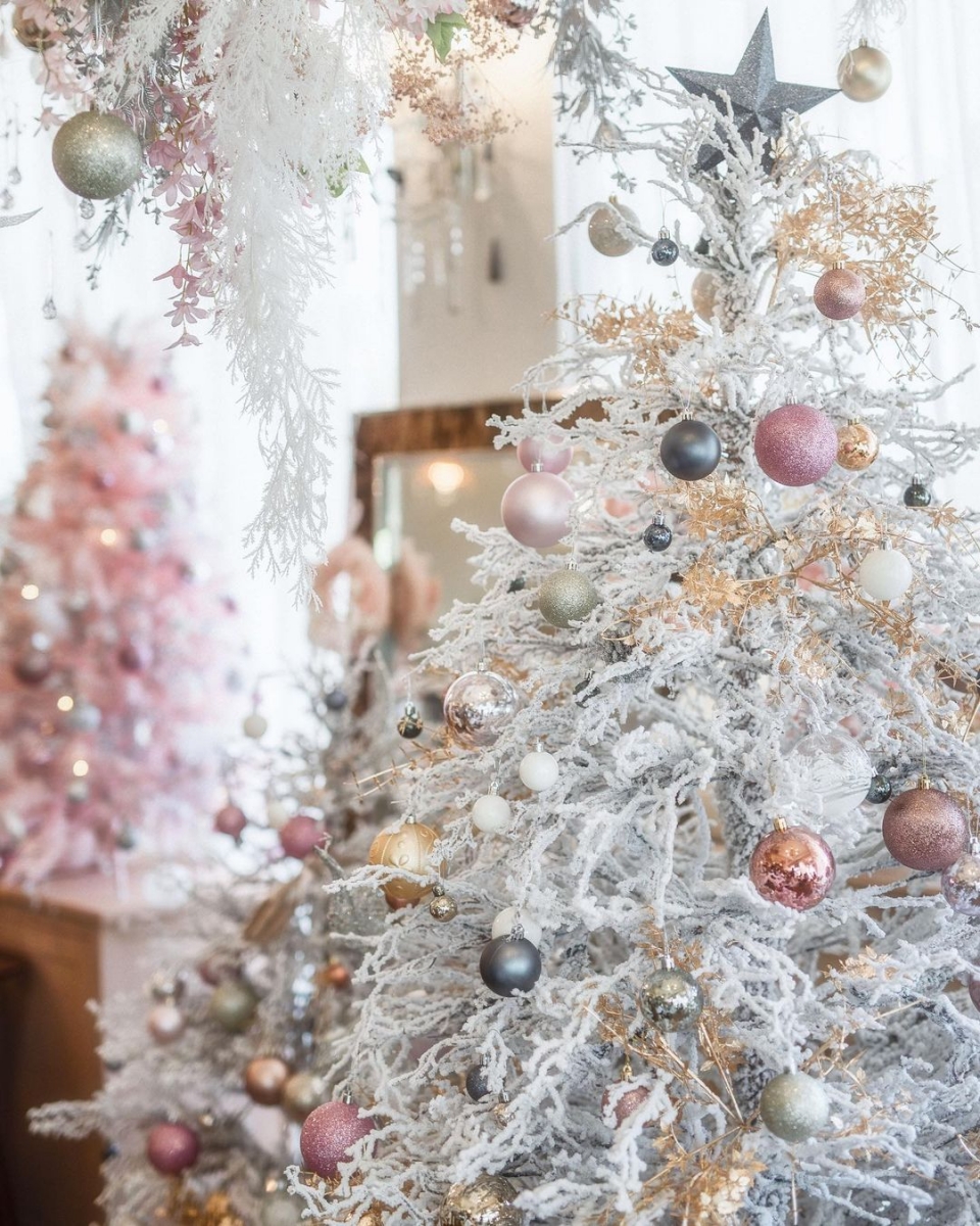 Cafe de Nicole's Flower Christmas decor 2020 Singapore