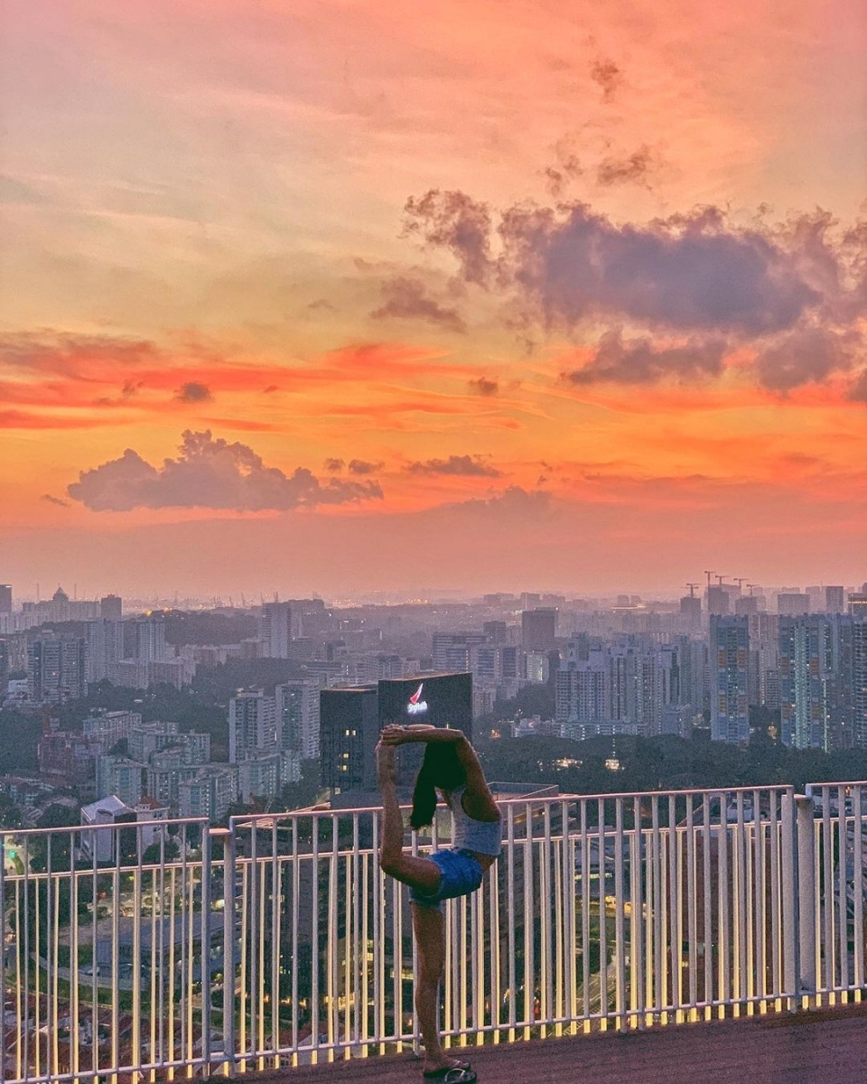 sunset at The Pinnacle @Duxon rooftop in singapore