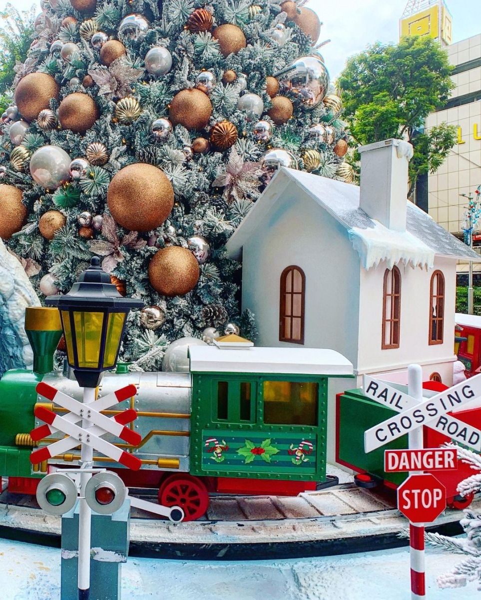 Christmas light-up Singapore 2020 Wisma Atria