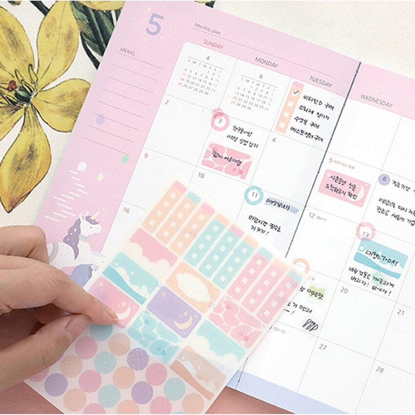 2021 pastel planner with sticker to organise