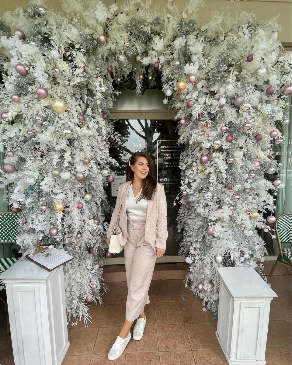 Cafe de Nicole's Flower Christmas decor 2020 Singapore