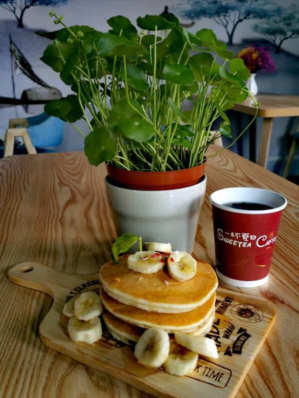 pancakes and banana at sweetea caffe