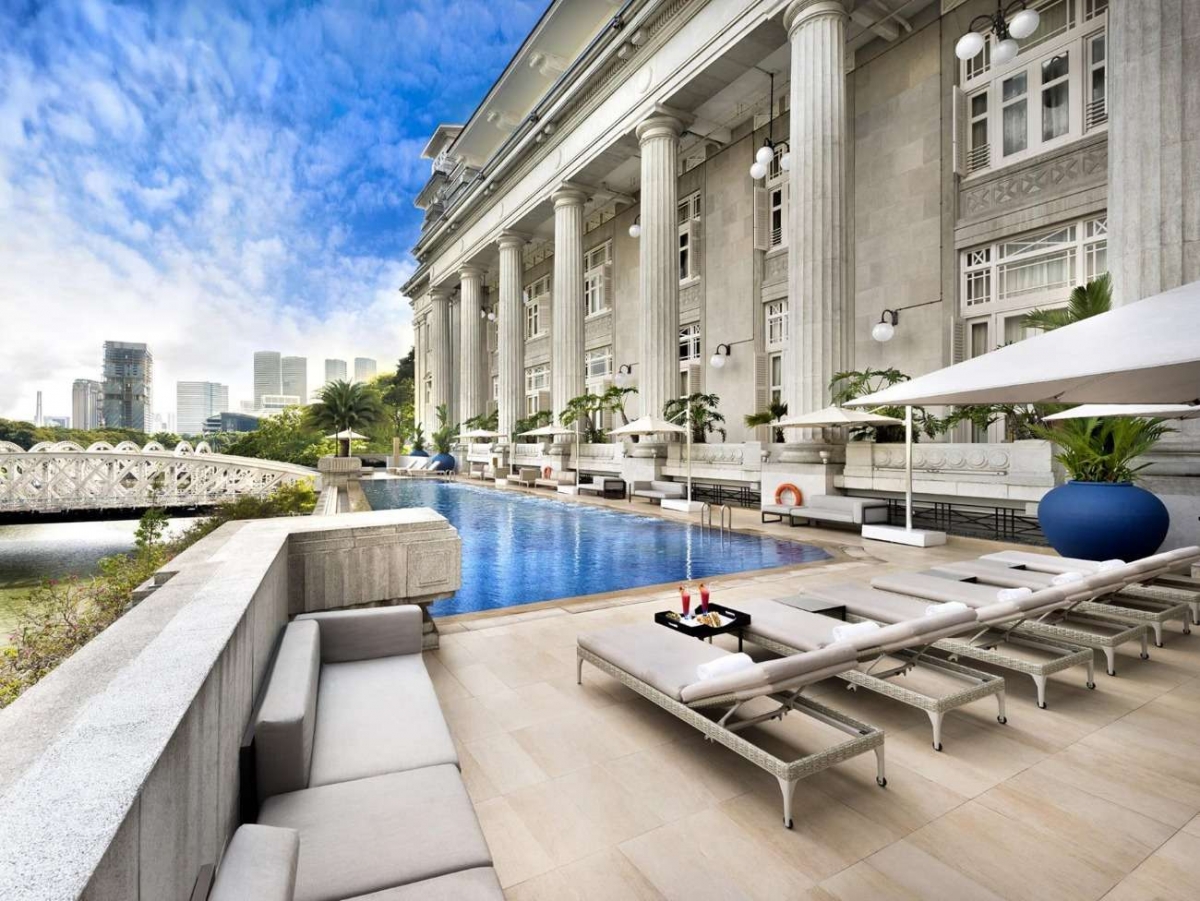 The Fullerton hotel pool