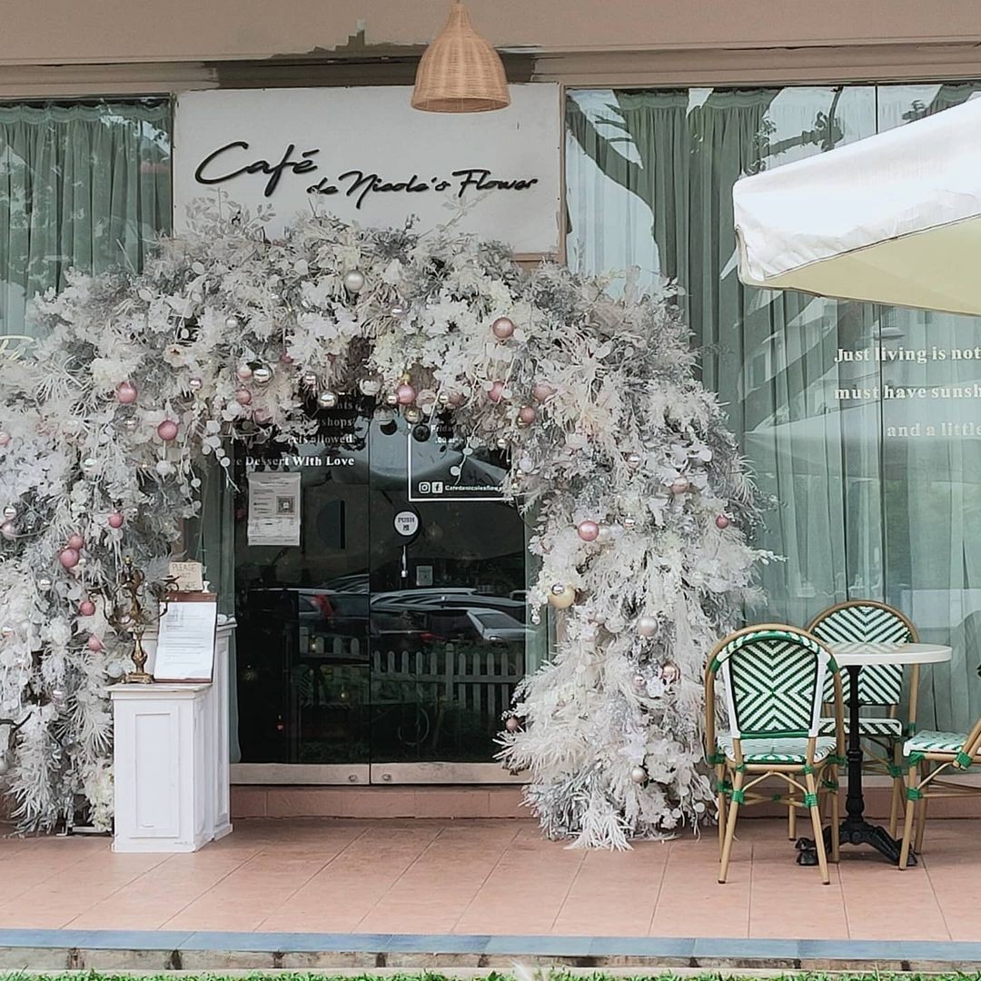 Cafe de Nicole's Flower Christmas decor 2020 Singapore