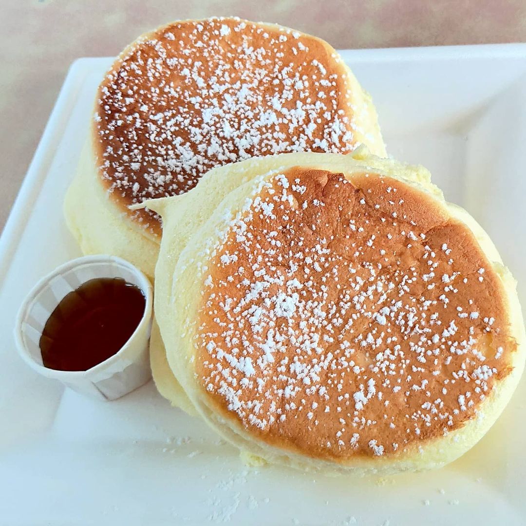 sweet.rex souffle pancakes with powdered sugar