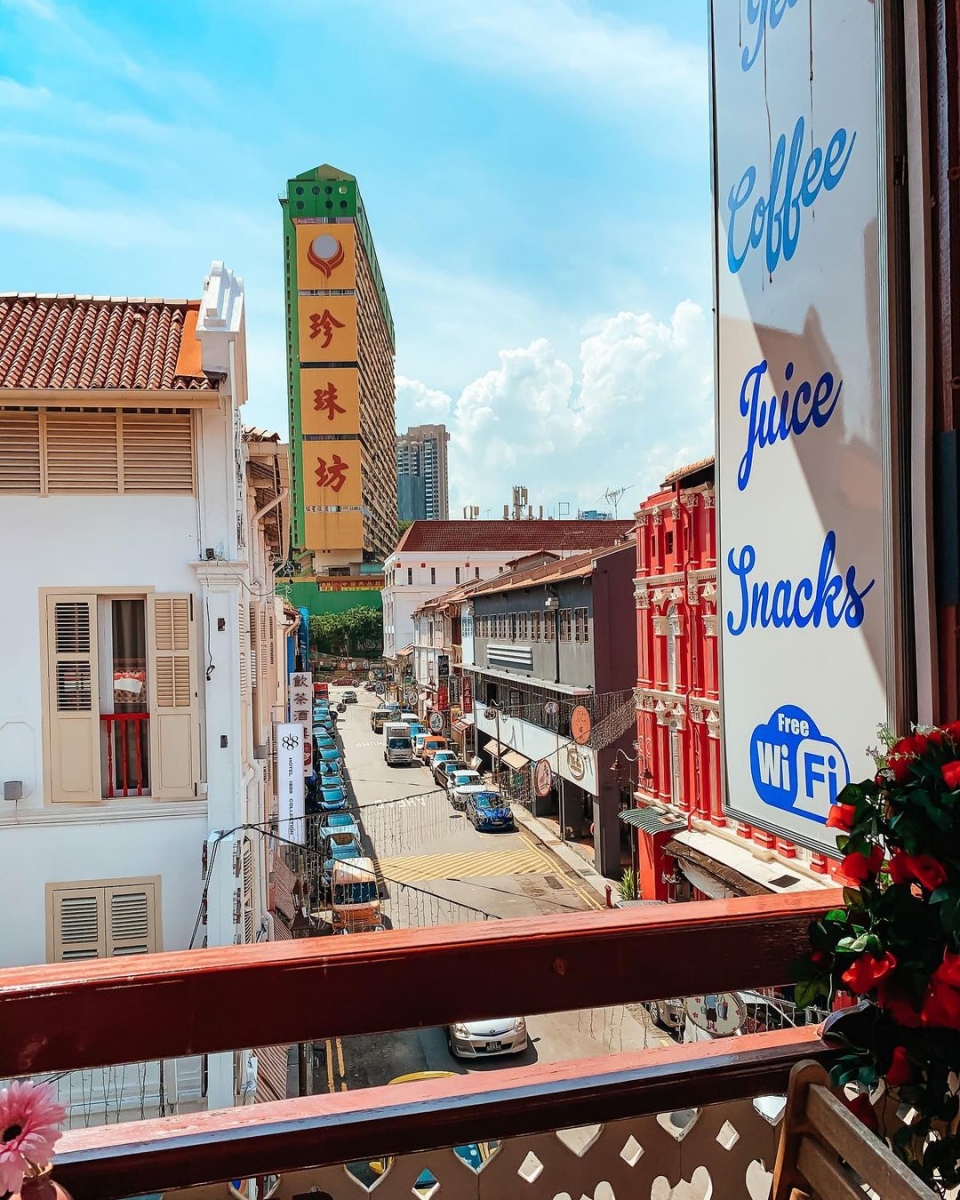 outside view from balcony of Sweetea Caffe