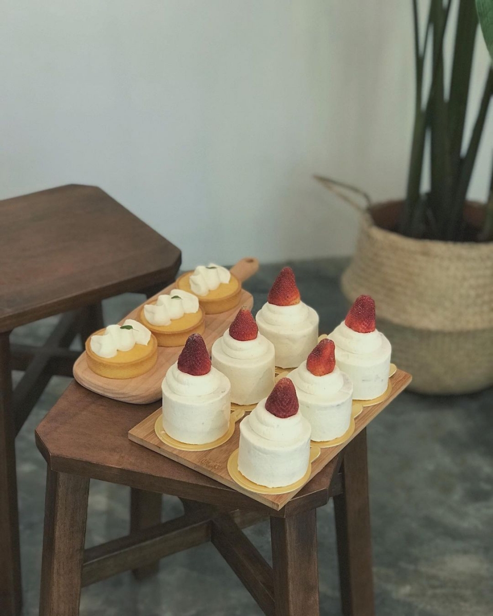 Simple Cafe cakes