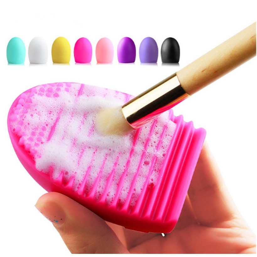 Brush cleaning tool