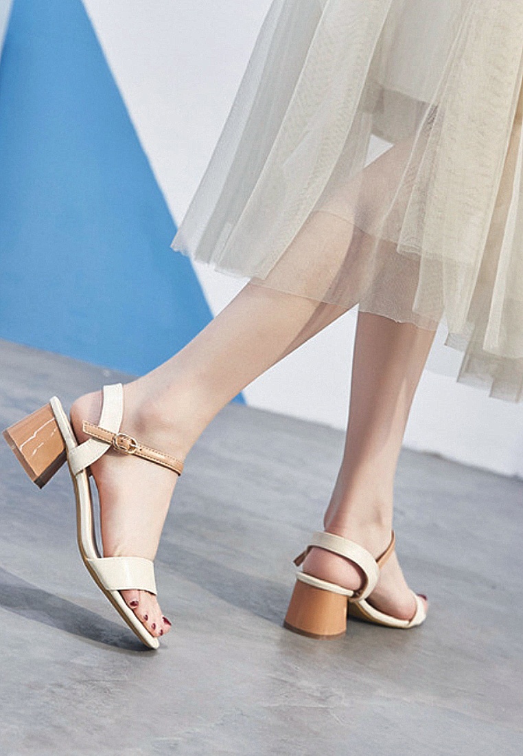 8 Best Shoe Types For Ladies With Short Legs & Thick Calves For A Slimming & Elongating Effect