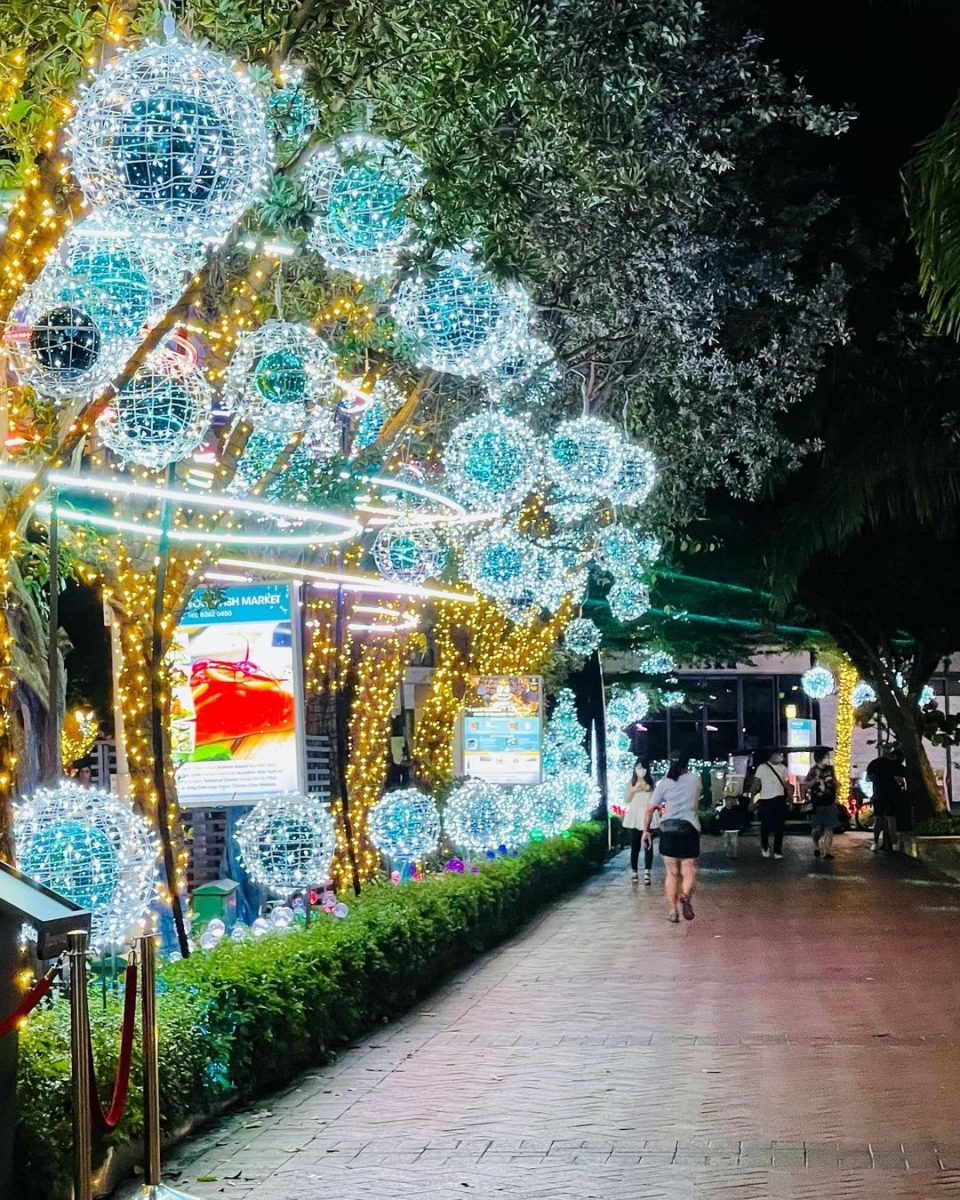 Christmas light-up Singapore 2020 Quayside Isle Sentosa