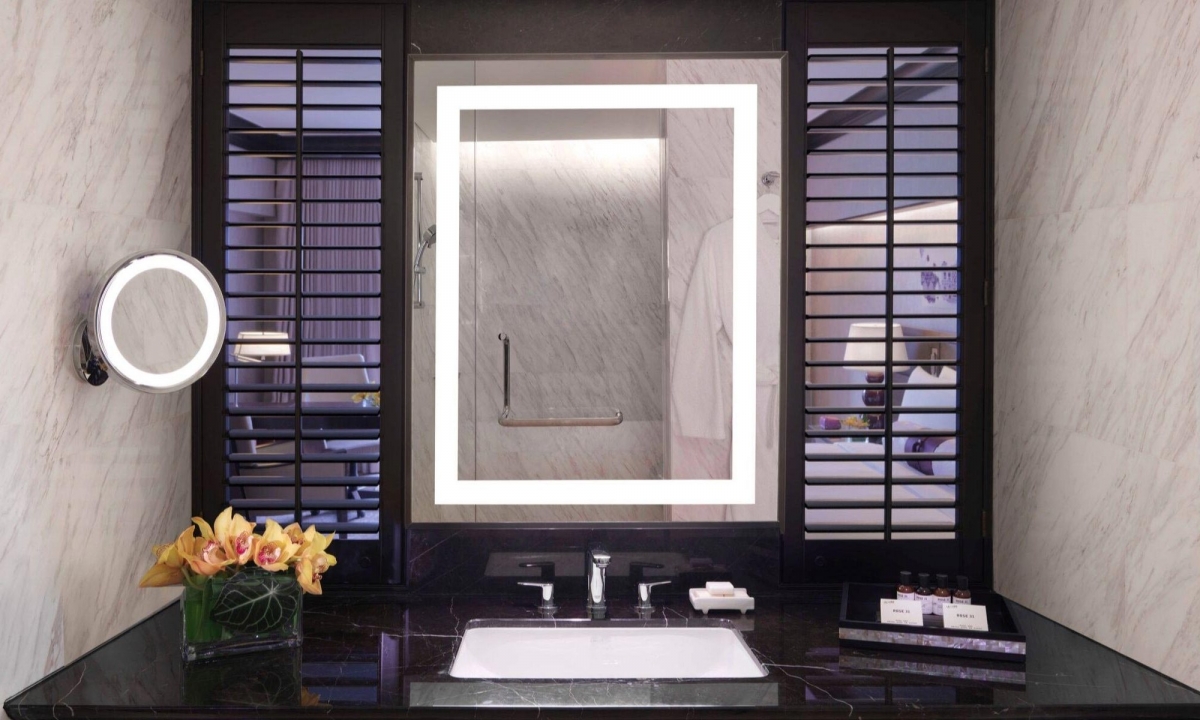 Fairmont Singapore bathroom