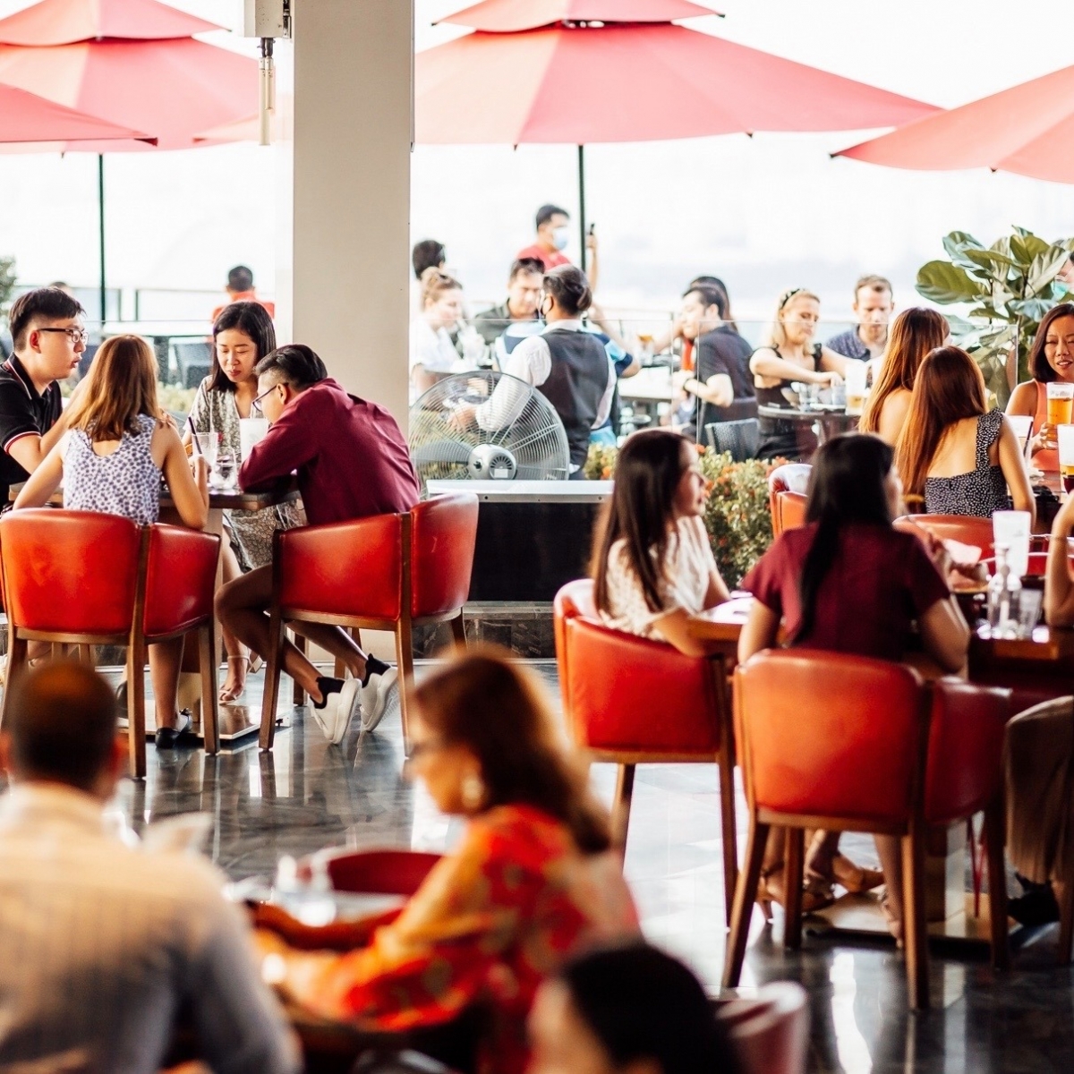 al fresco outdoor seats at CÉ LA VI Restaurant