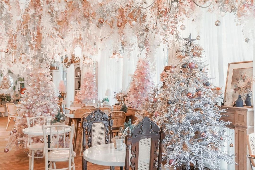 Cafe de Nicole's Flower Christmas decor 2020 Singapore
