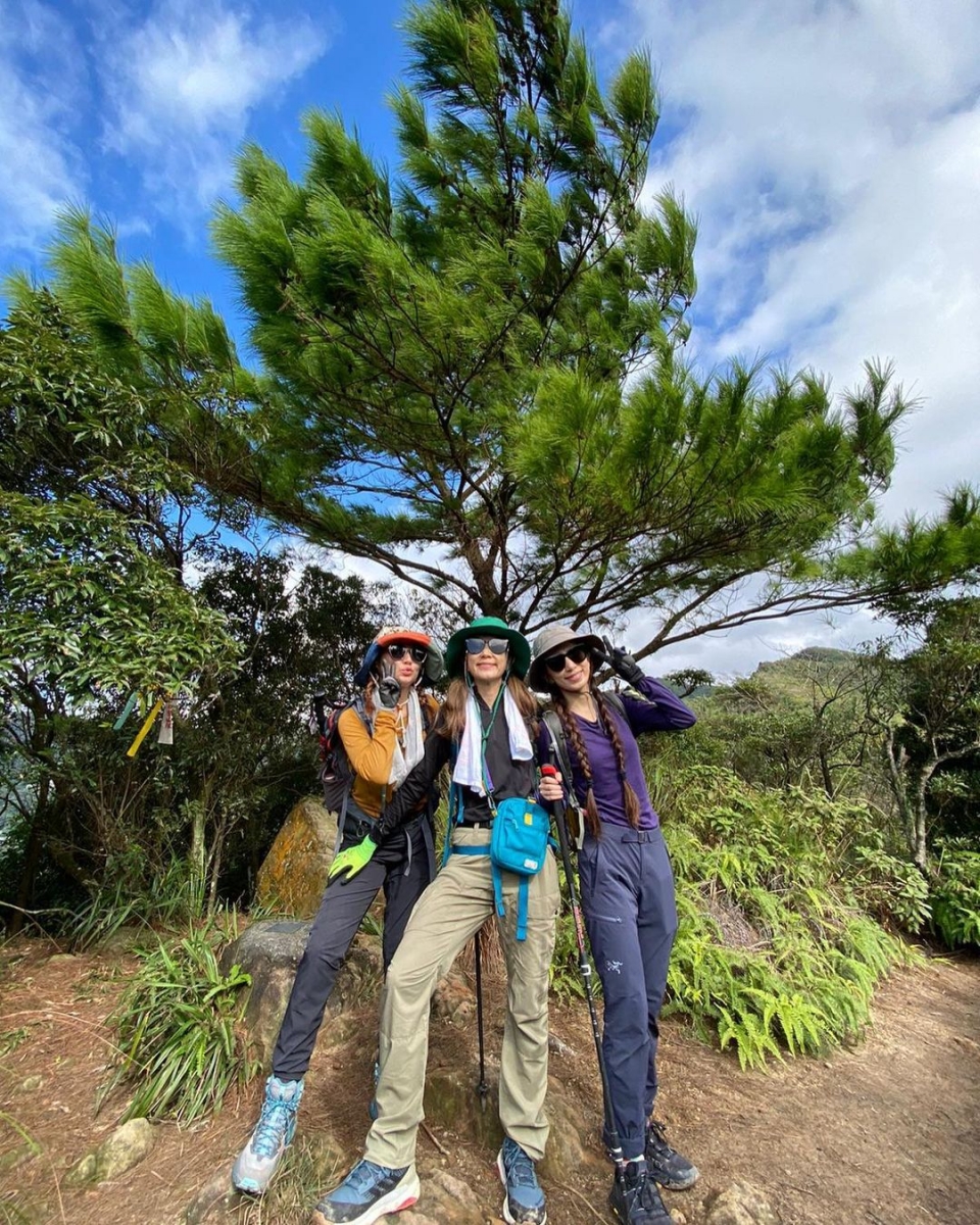 ella chen, selina jen and hebe tien hiking