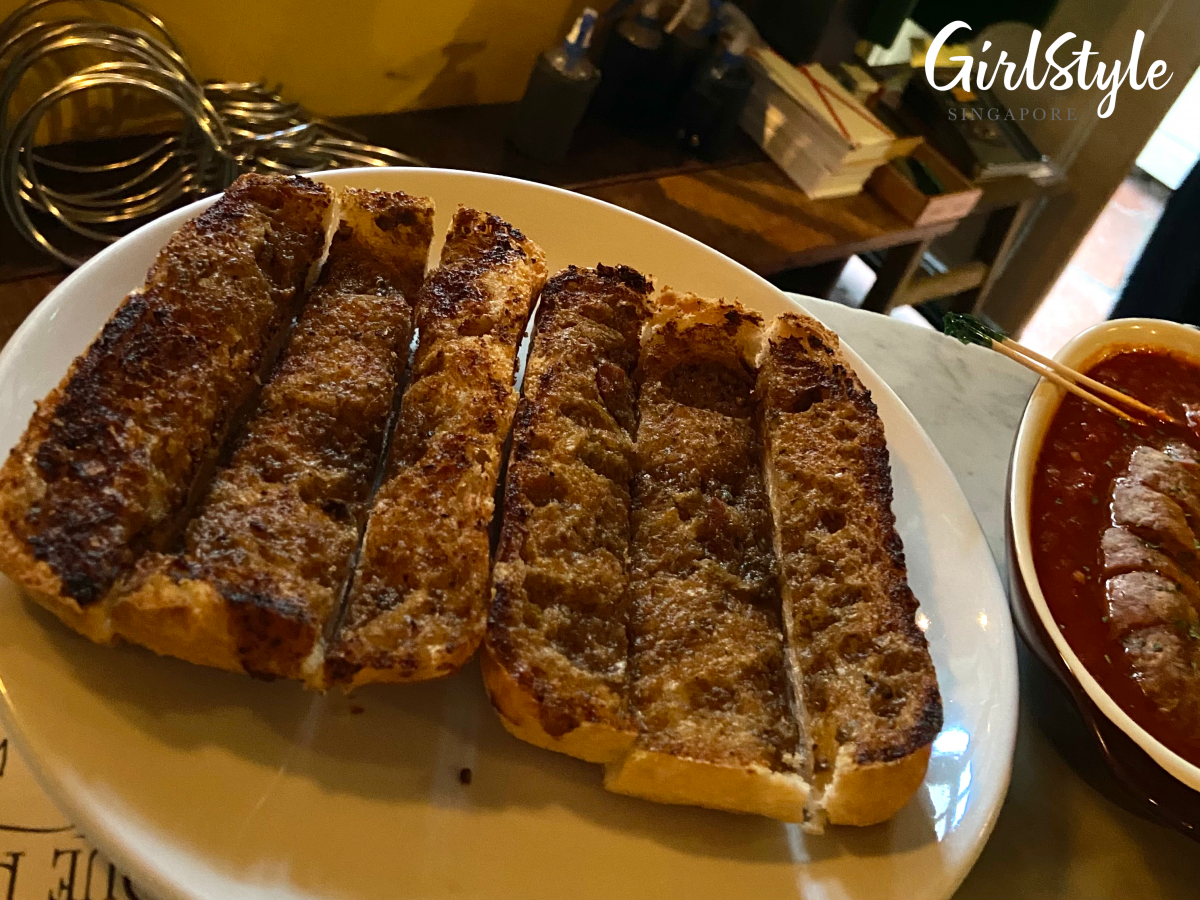 que pasa anchovy toast