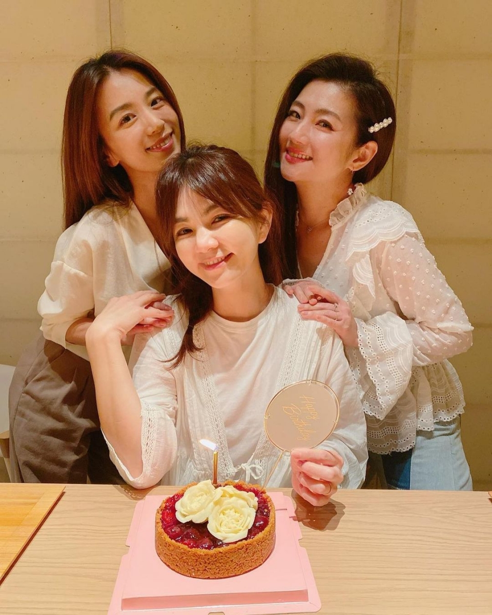 ella chen celebrating birthday with selina jen and hebe tien