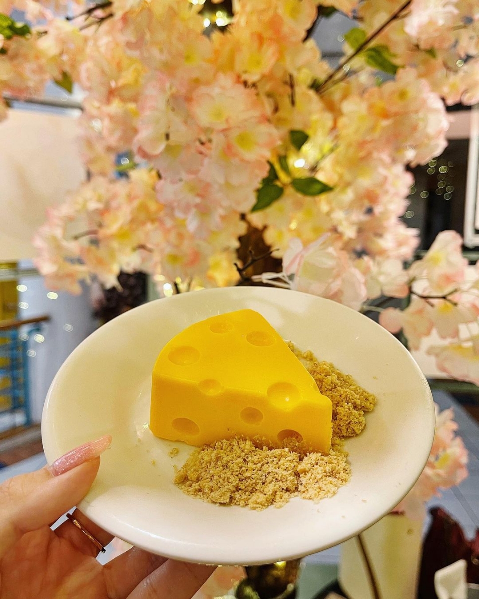 cheesecake at brown butter cafe