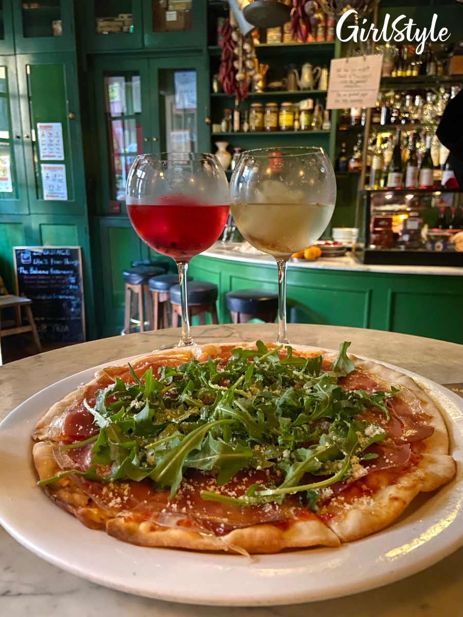 que pasa bar singapore pizza rose cocktail