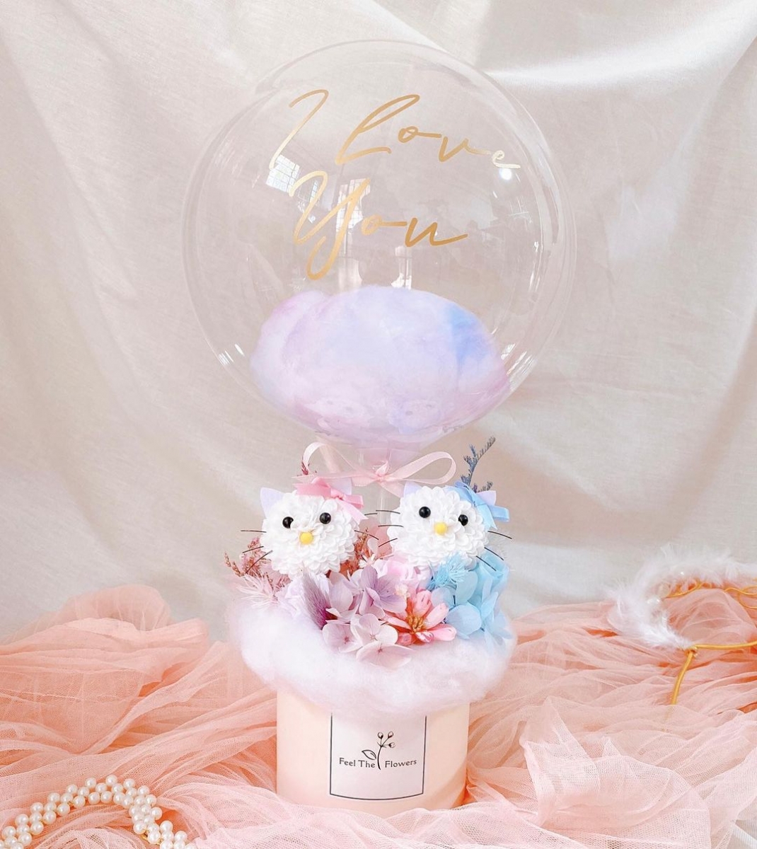 Feel The Flowers love is in the air balloon bouquet