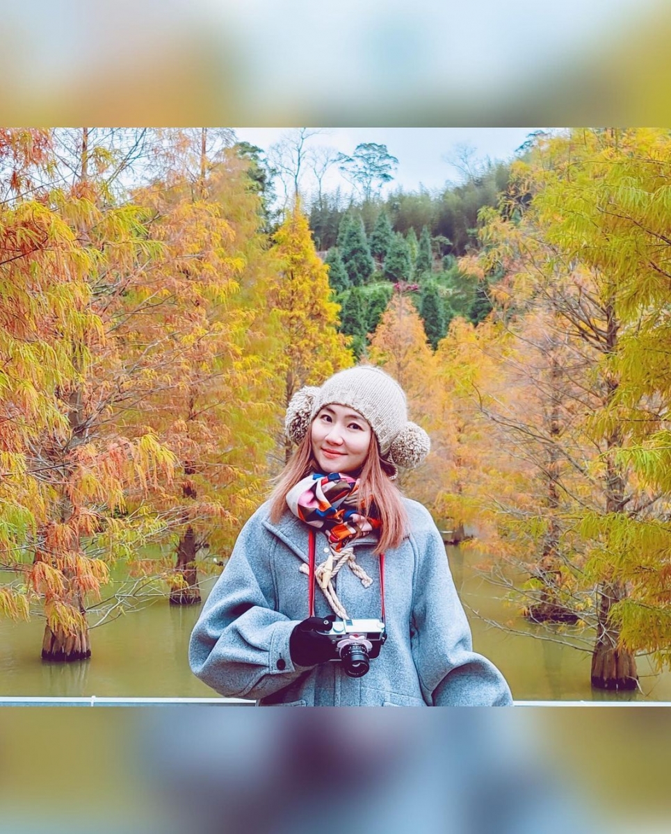 selina jen in winter coat and hat in autumn