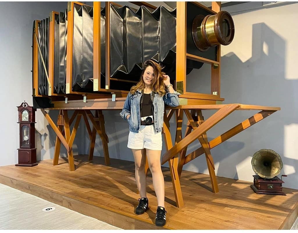 giant mammoth camera at vintage camera museum