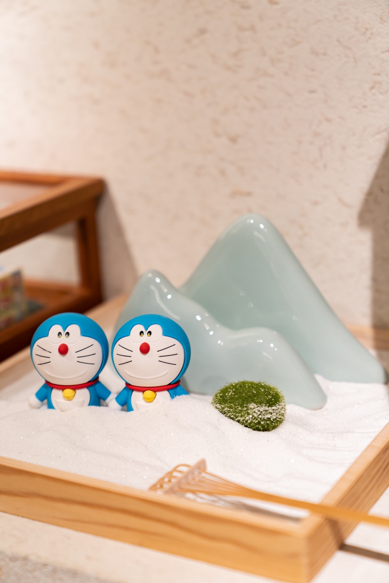 doraemon in japanese rock garden at Tong Xin Ru Yi Traditional Hotpot restaurant