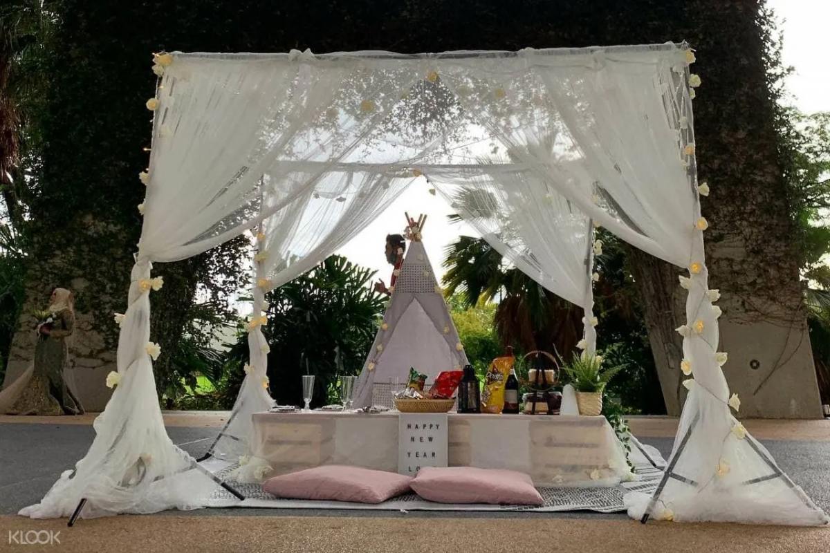Glam picnic Singapore Klook