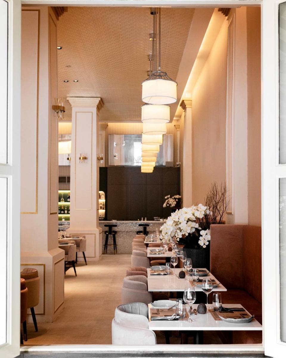 Pink romantic restaurant Singapore Moonbow