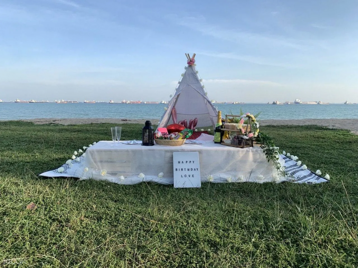 Glam picnic Singapore Klook