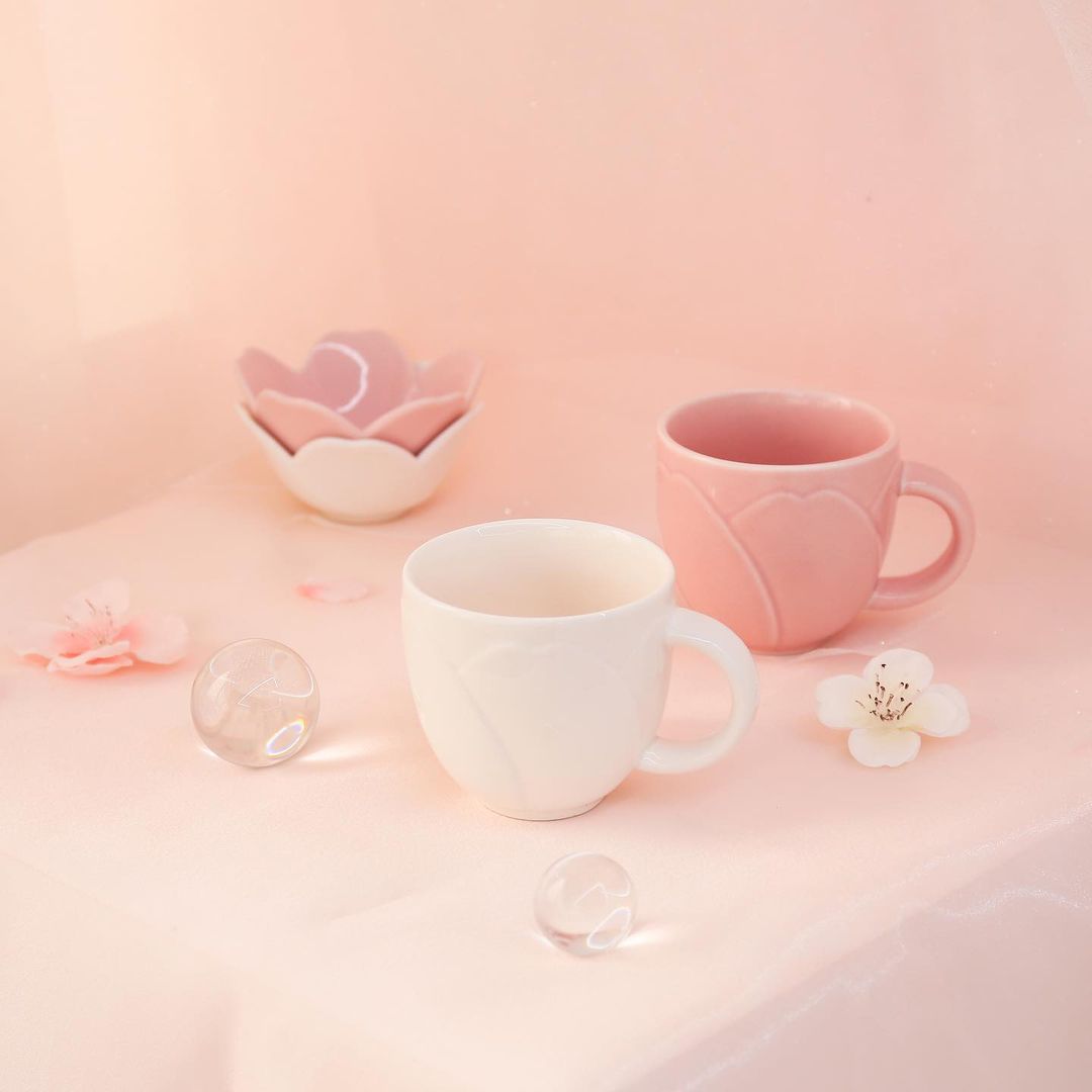 Daiso Korea Dreaming Blossom ceramic mug white and pink