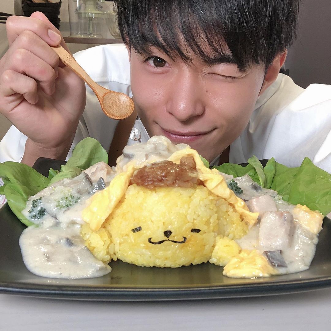 japanese chef ikeda koh and pompompurin rice with omelette