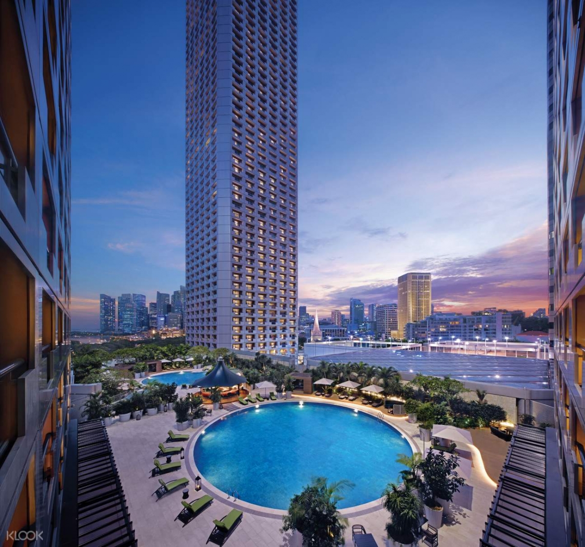 Fairmont Singapore swimming pool