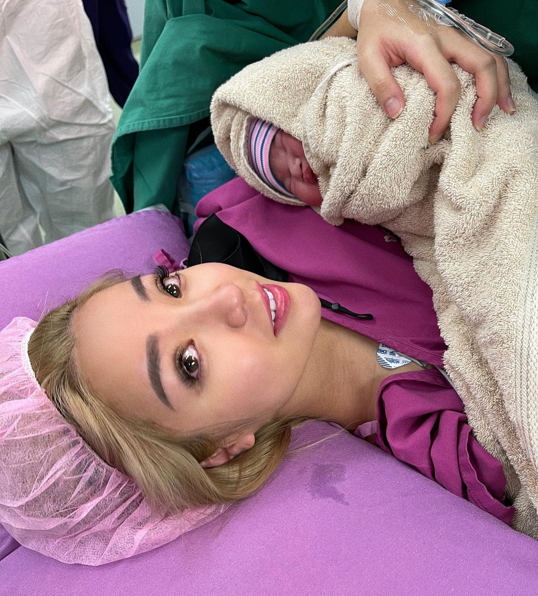 Naomi Neo baby daughter