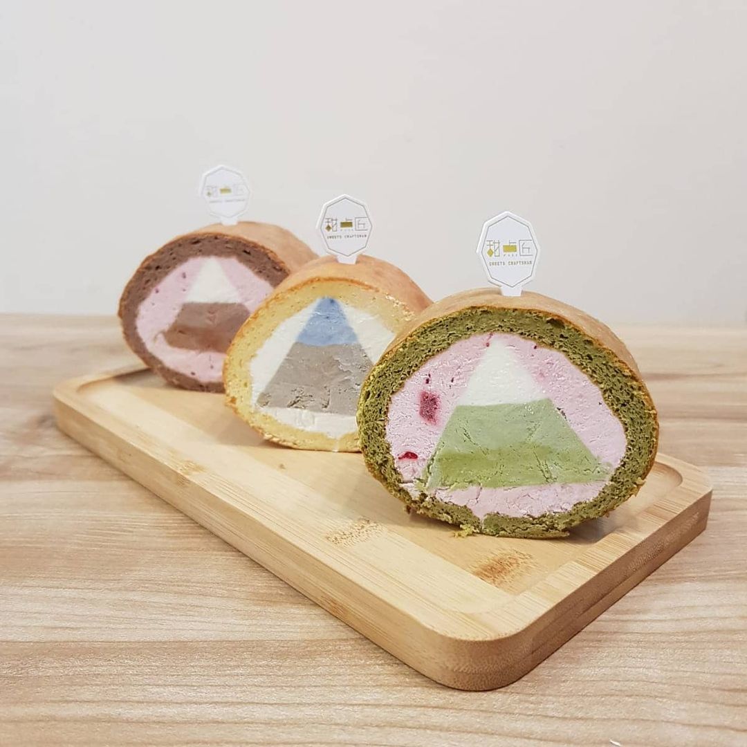 Sweets Craftsman mount fuji roll cakes